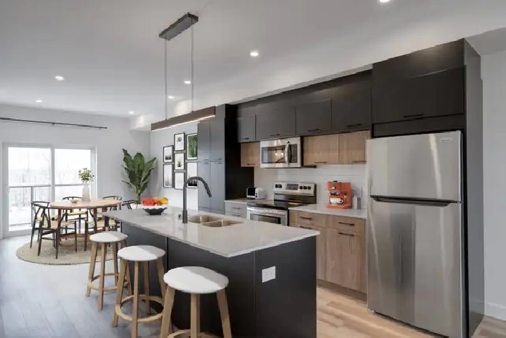 LUXURY 4 Bedroom Townhouse! Available June 1st!