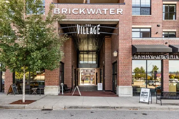 Stunning 1,500  Sq. Ft. Executive Condo Town Centre Maple Ridge