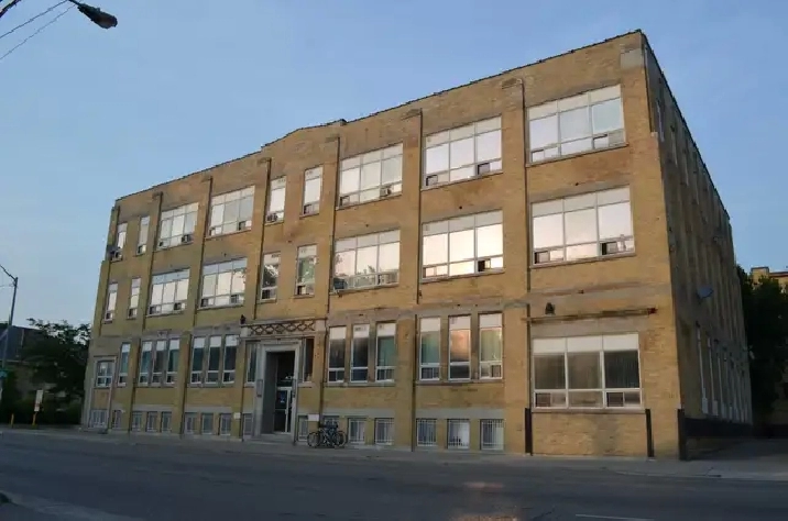 1 BD Suite with lots of character - On Adelaide St at Dundas St