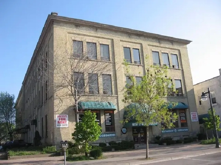 One Bedroom Suite - Heritage Building Must See