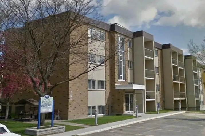 STUDIO et 4 1/2 À LOUER POUR MAI - 55 ANS ET PLUS SEULEMENT