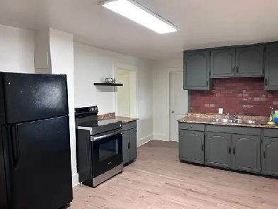 2 bedrooms, spacious $1500 / month Include Utilities