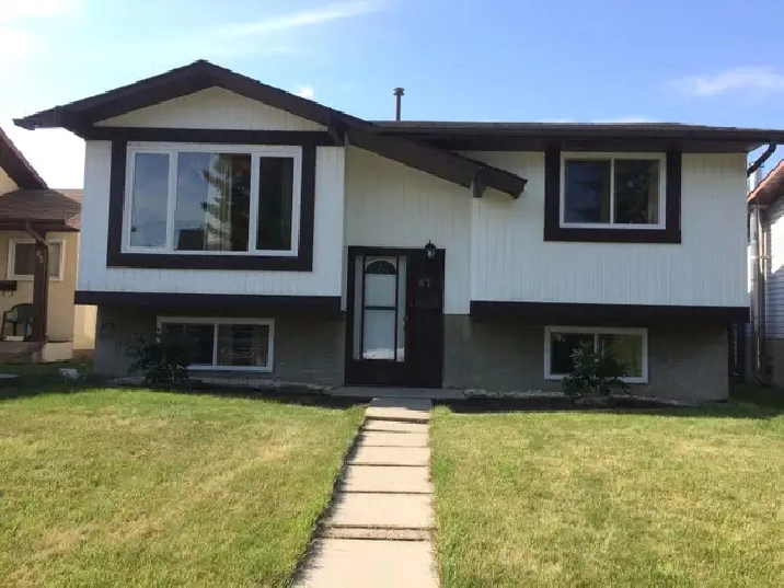 House - Main Floor - 2 Bedrooms and 1 Washroom for Rent