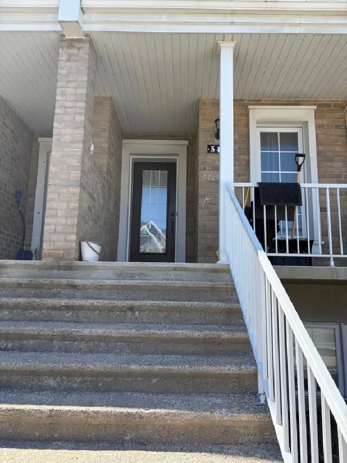 4 1/2 sur 2etages dans un triplex