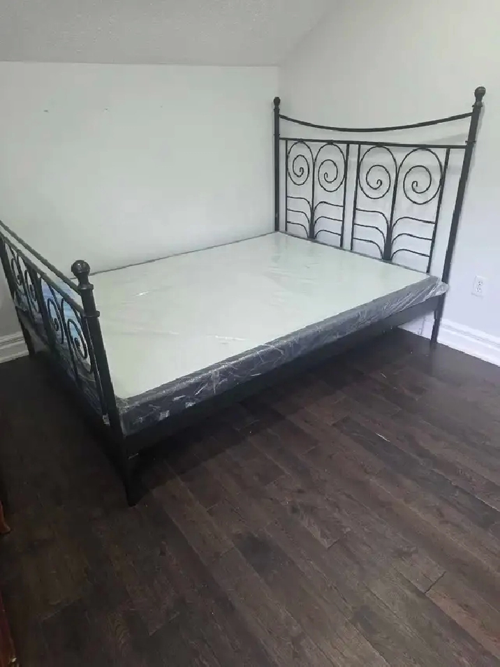 Fully furnished room in Brampton