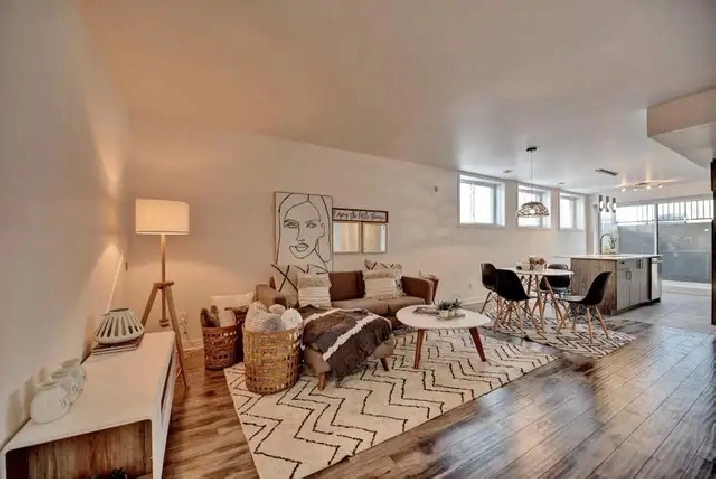 Grand 5 1/2 Prévost, semi-meublé, Juillet, 1850$/mois