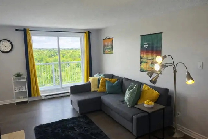 2 chambres | Vue INCROYABLE Parc Gatineau | Piscine   Tennis