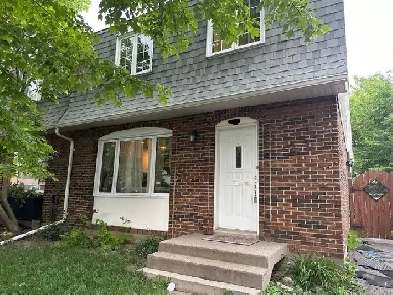 Chambre à louer 1 er  dans une jolie maison avec une jolie cour