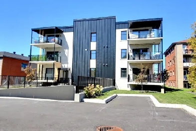 SAINT-LUC:  1471 rue Bernier . Luxueux 4.5 pieces avec garage