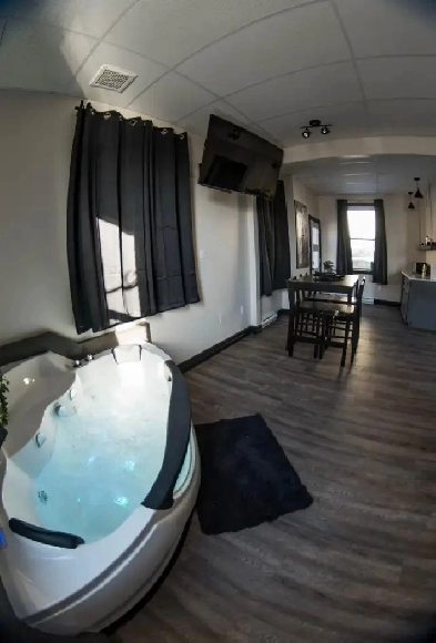 Bachelor jacuzzi suite