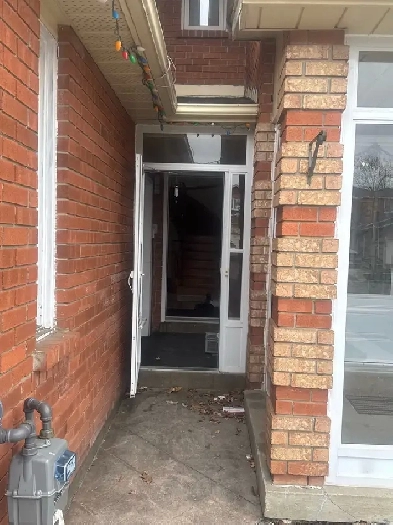 House available for rent - 4 Rooms and 4 Washrooms