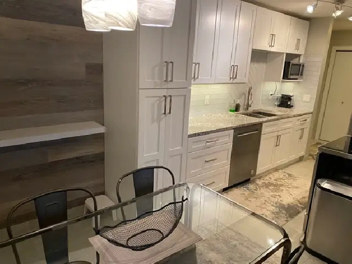 LARGE ROOM FOR RENT $800