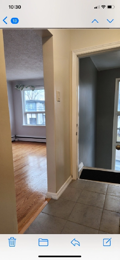 $2300 - 2 Bedroom Bright, Newly renovated.  Great neighbourhood