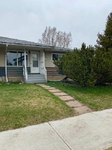 2 Bed 1 Bath Duplex in Highland Park Available June 1st!