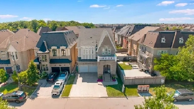 Mississauga Luxury (5,700 Sq Ft   135’ Lot) – Get Full Details