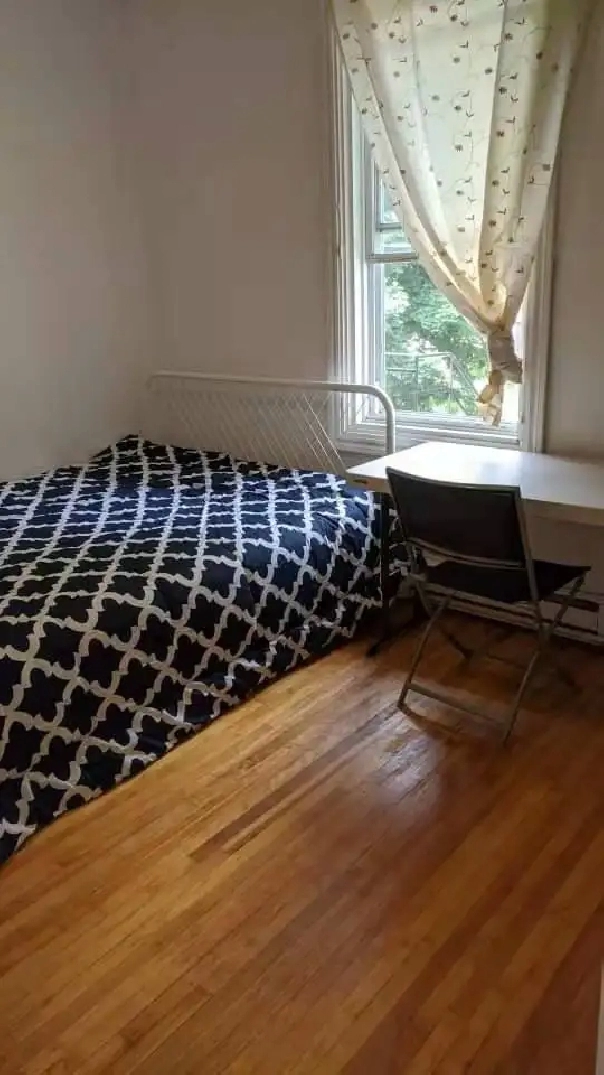 Furnished room in LASALLE all included wifi laundry mini fridge