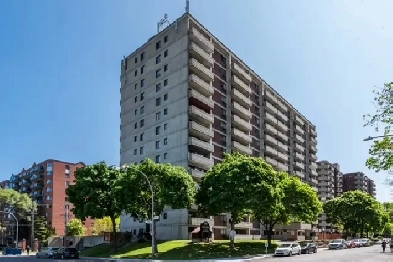 YORKVILLE SEPT45 - BEL IMMEUBLE - SAINT-LAURENT PRES DU REM