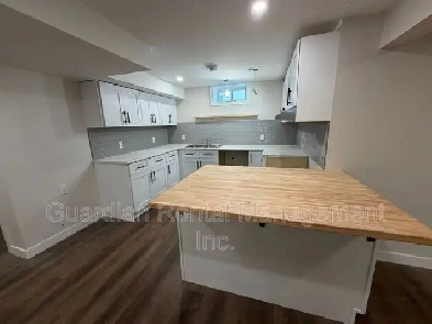 2 Bedroom, 1 Bath Unit – 182 Seneca Cres – $2,500/month