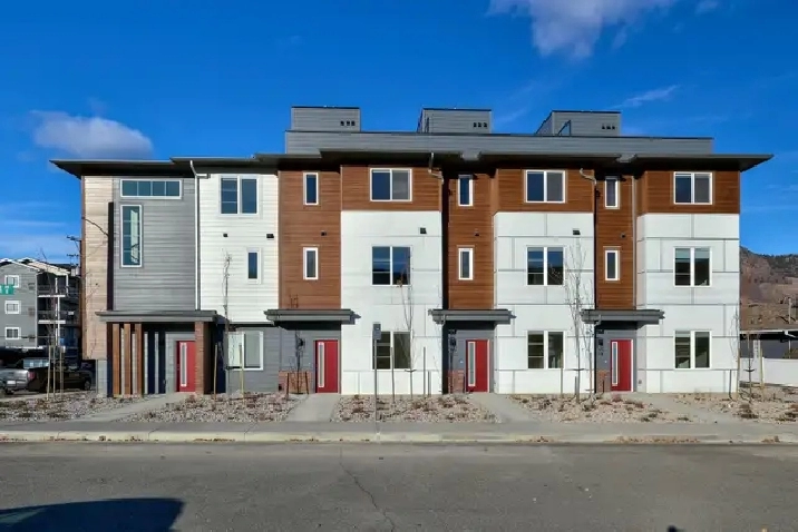 3 Bedroom Townhome Downtown Kamloops