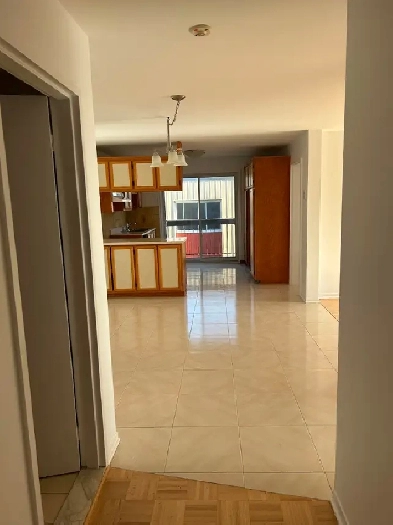 Grand 4 ½  à Laval-des-Rapides.  Disponible le 1 juillet