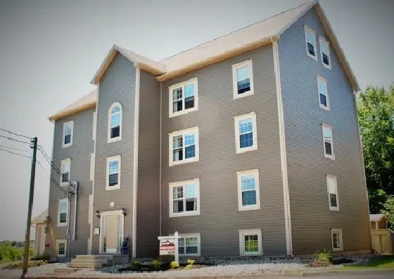 ROOM $690 Avail Now EVERYTHING INCLUDED 5 min walk to U de M