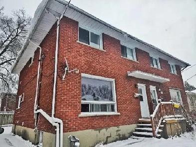 Semi-Detached Home/4  1 Bdrm/Finished Basement/Rent/Ottawa