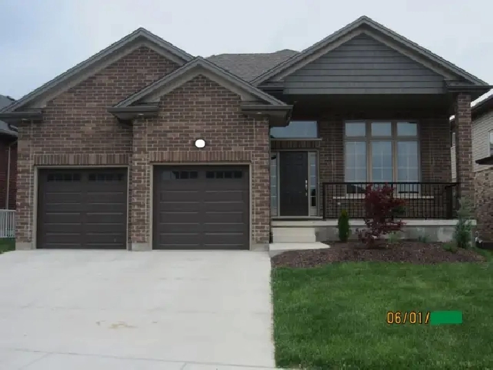 Bedroom in all Female Home for a Professional or UWO Student