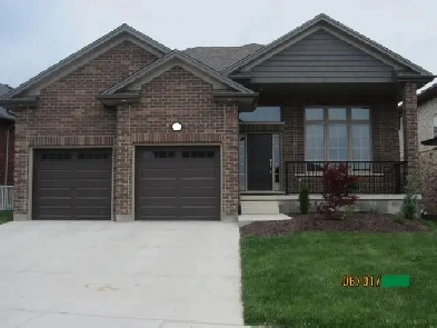 Bedroom in all Female Home for a Professional or UWO Student