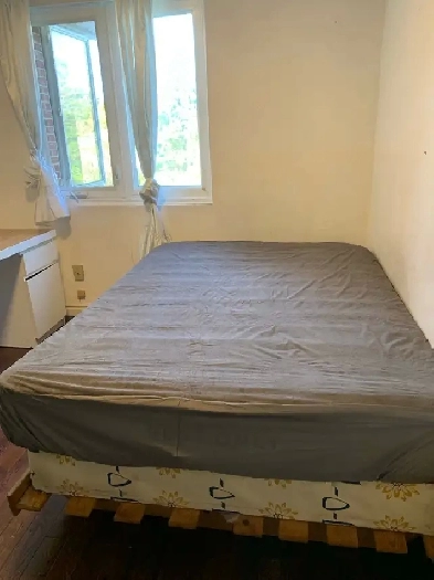 bright room for rent with parking