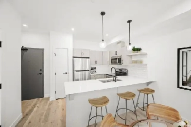 LUXURY 2 Bedroom Apartment! Available May 1st!