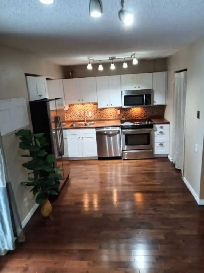 Rare 3-br Condo Fantastic Location for Rent