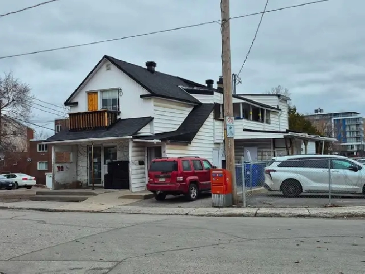 Waterfront 3 1 BDR Lower Unit for Rent – Gatineau (Hull) May 1st