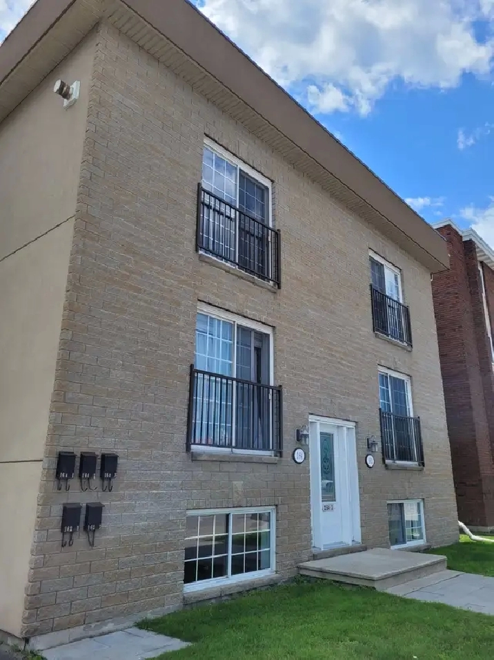 AUBAINE - 995 $ - 4 1/2 - RDC - IMMEUBLE BIEN ENTRETEN