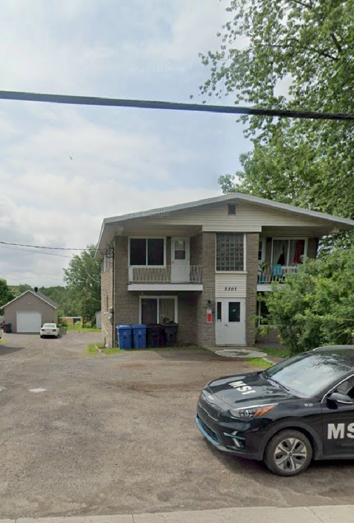 Beau 2 1/2, chemin St-Louis, Juillet