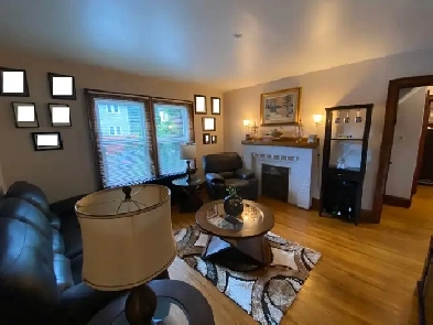 2 Bedroom Apartment Main Floor / Niagara Falls