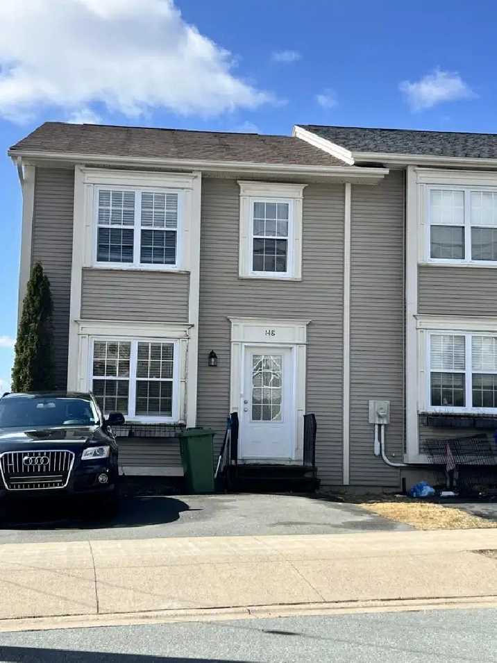 BEAUTIFUL, SPACIOUS 3 BED 2.5 BATH TOWNHOUSE | AVAILABLE JUNE