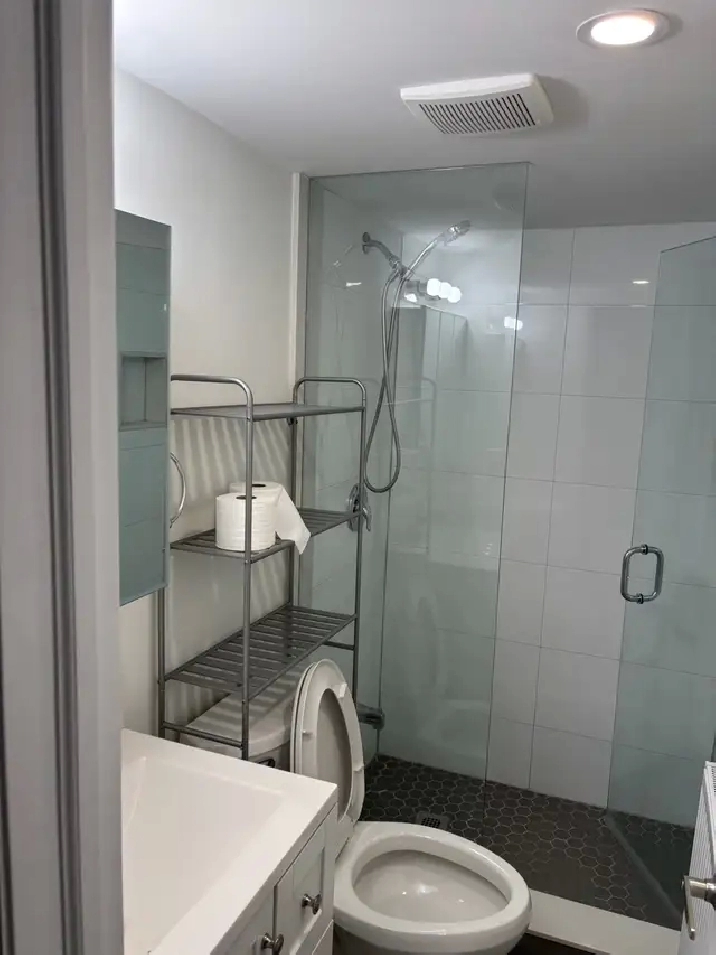 Bachelor in Long branch Etobicoke