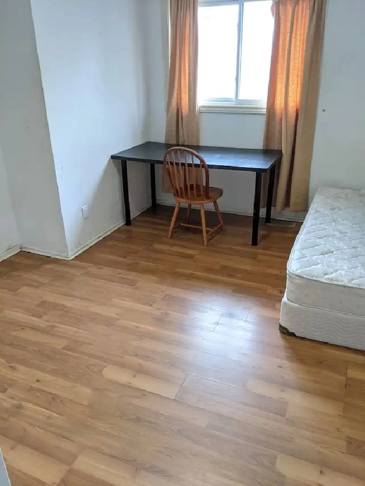 Room at Walkley Heron Gate mall area for rent!