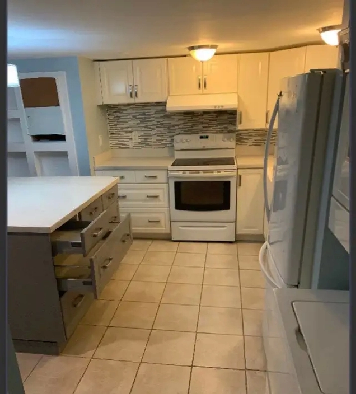 Single room available in 3 bedroom suite