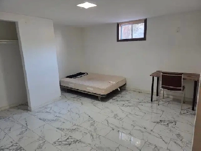 Room for $ 600 (utilities and Internet included)