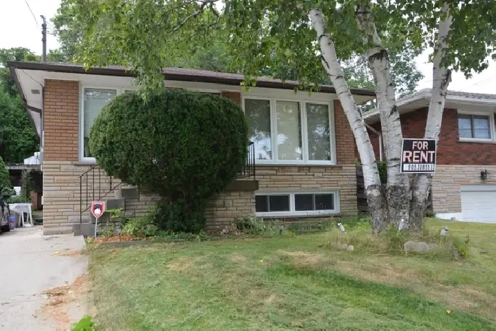 Student Rooms Near McMaster - All Inclusive & Maid Service