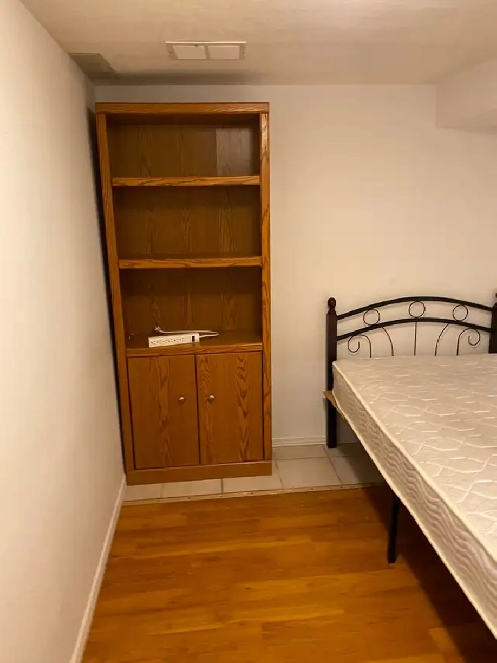 Cozy room in eastyork available from May 1st,$750/month