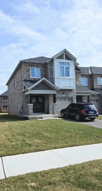 In Thorold 3 bedroom 2.5 washroom end unit townhouse for rent