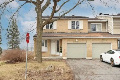 Spacious End-Unit Townhome for Lease in Convent Glen Orléans