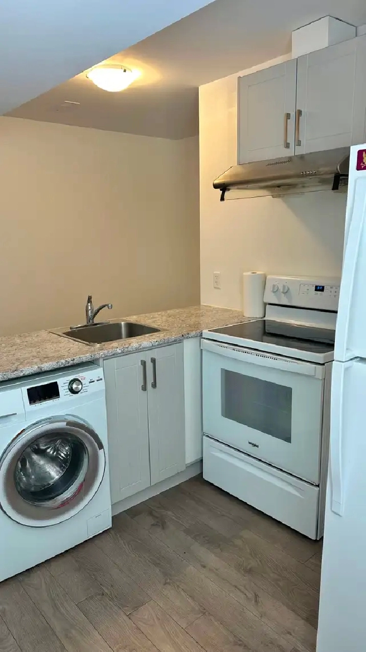 BEAUTIFUL BACHELOR GROUND FLOOR UNIT WITH WALKOUT YARD- WELLAND