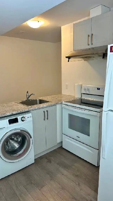 BEAUTIFUL BACHELOR GROUND FLOOR UNIT WITH WALKOUT YARD- WELLAND