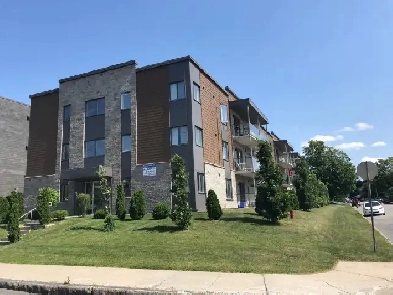 Superbe grand 3 1/2 style condo Ste-Foy Air Clim, Libre