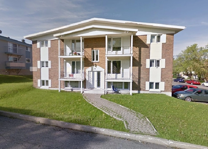 Beau grand 4 1/2, rue Vigie Lévis, juillet,