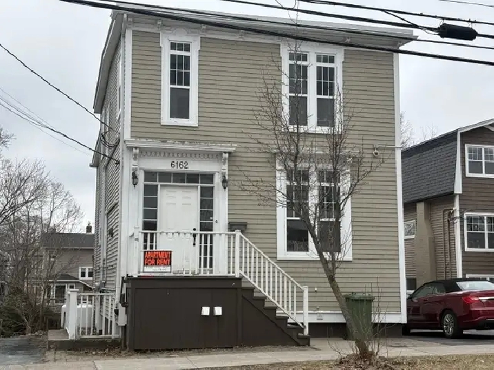 26-039 7-bedroom home in the South End. Great for students!