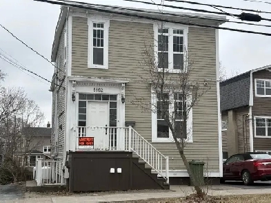 26-039 7-bedroom home in the South End. Great for students!